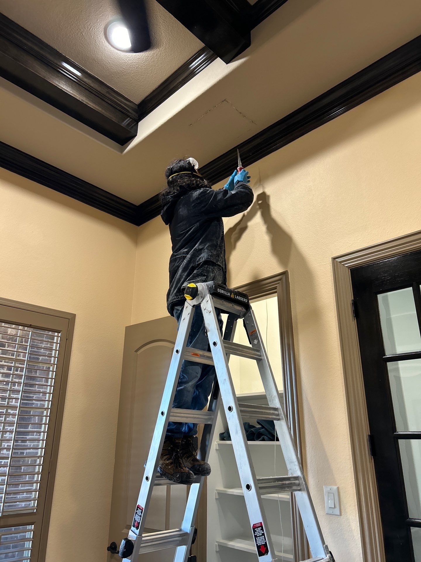 Intensa Dry Water Damage Restoration Specialists working on a restoring water water.